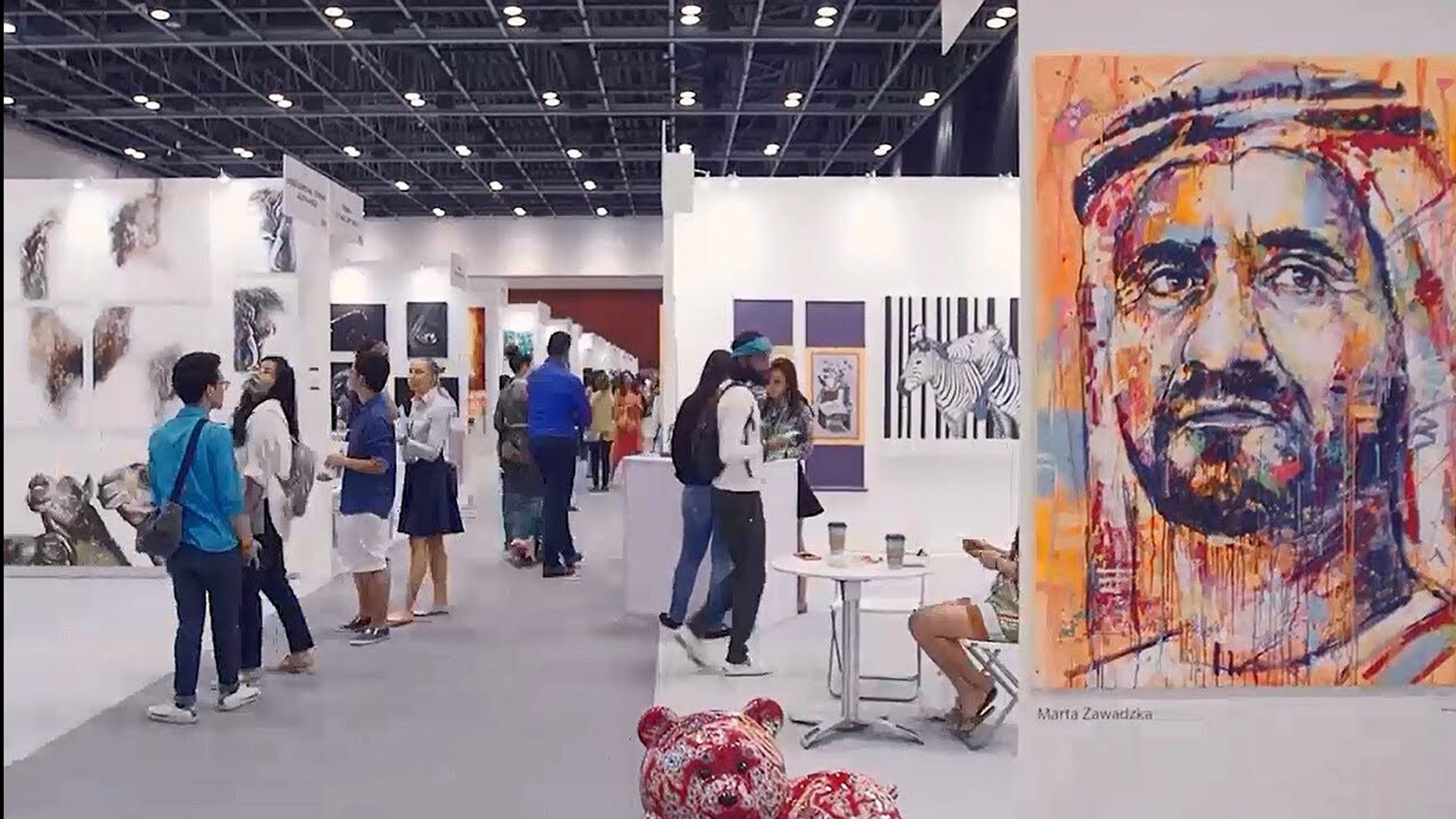 منال بنت محمد تزور "آرت دبي"