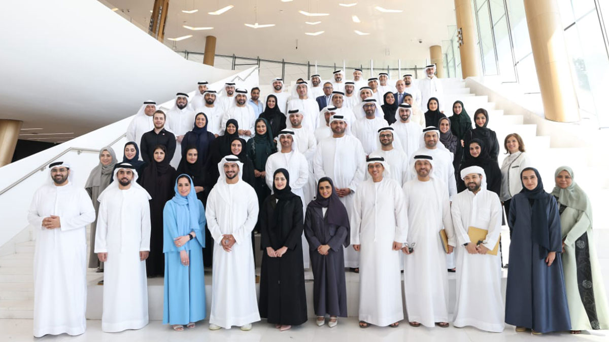 "دبي للإعلام" تحتفل بتخريج قيادات الصفيْن الثاني والثالث ضمن الدفعة الأولى من برنامج دبلوم "إعداد القادة"