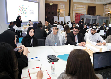 منصور بن زايد يدعو إلى خلق فضاءات أوسع للشباب