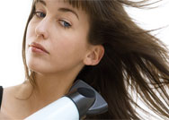 سخونة المجفف.. سر فقدان لمعان الشعر