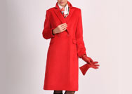 الملابس بالألوان الزاهية تكسر رتابة هذا الخريف