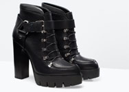 البوت ذو الأربطة لإطلالة شتوية جريئة