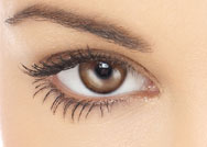 محاربة التجاعيد حول العينين تبدأ في عمر 25 عاماً