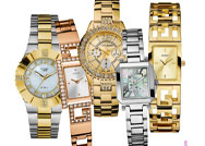 الساعة الذهبية تزين معصم المرأة في 2015