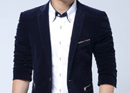 5 قواعد أساسية تساعد الرجل على ارتداء سترة رسمية مع سروال الجينز