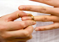 دور الأسرة في مساعدة المطلقة وأولادها