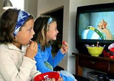 العظام تنمو بكثافة أقل بسبب   مشاهدة  الأطفال الطويلة  للتلفزيون