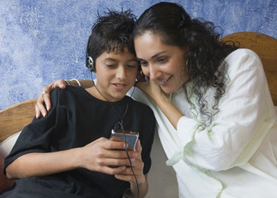 العناية بالمراهقين وحمايتهم النفسية من الإنزلاق لسلوكيات خاطئة وخطيرة