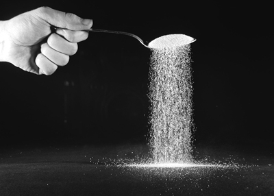السكر والملح والدقيق الأبيض 3 سموم تهدد الصحة العامة
