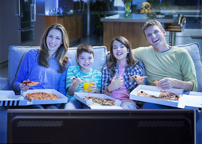 الذين يشاهدون التلفزيون أثناء تناول العشاء معرضون للسمنة بنسبة 40 %