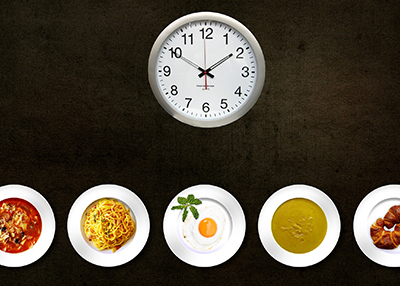 ما هو أفضل توقيت لـتناول الطعام عند افطار رمضان؟