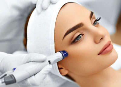 تقشير الجلد "ديرما-برازيون" لبشرة نضرة وشابة