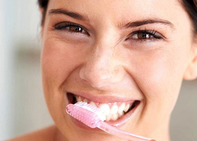 الطريقة الصحيحة لتنظيف الأسنان