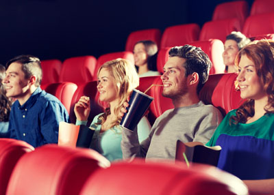 الذهاب إلى السينما يحفز المخ ويمنع الزهايمر