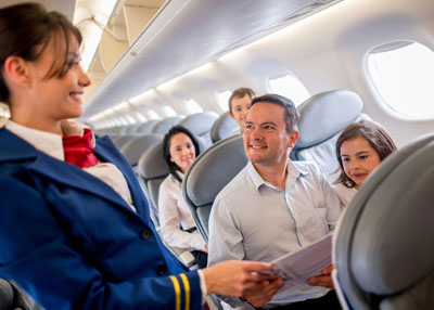 ما هي الخدمات المجانية التي تتوفر على متن الطائرة؟