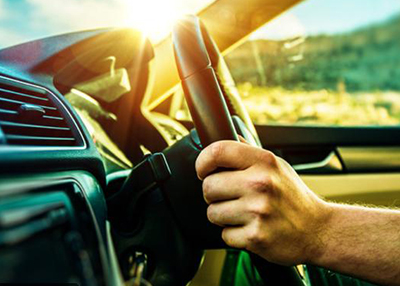 نصائح هامة للحفاظ على فعالية مكيف السيارة في الطقس الحار