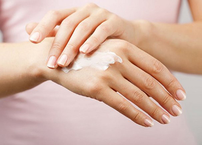 وصفات طبيعية لتبييض اليدين