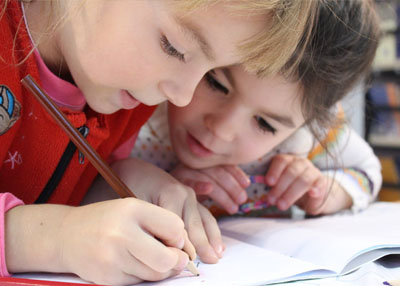 ما هي فوائد اكتساب الطفل للغات متعدّدة؟