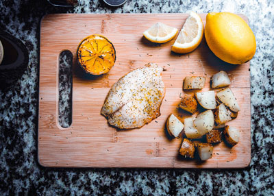 ما هي أعراض التسمم بالسالمونيلا؟