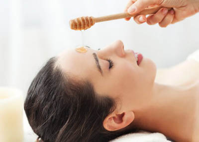 العسل ..للتخلص من الهالات الداكنة