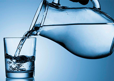 ماذا يفعل شُرب الماء على الريق في جسمك؟