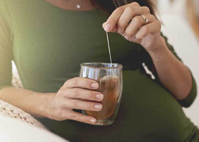 دراسة تحذر من شرب الشاي اثناء الحمل
