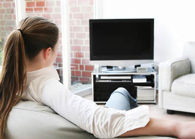 الجلوس لساعات طويلة يزيد مخاطر الإصابة بأمراض القلب