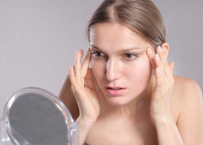 3 وصفات طبيعية للتخلص من التجاعيد حول العينين