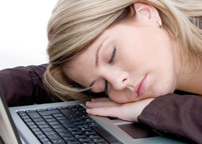 القيلولة القصيرة.. محفّز على الإبداع في النصف الثاني من اليوم