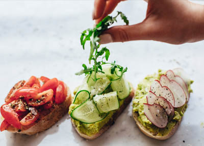 هل هناك وقت مناسب لتناول الطعام دون زيادة الوزن؟