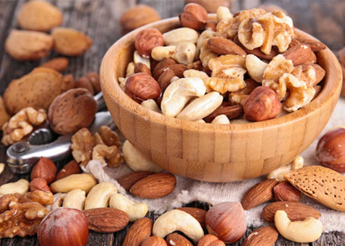 المكسرات والشاي أفضل خيار بعد القهوة لشحذ الطاقة