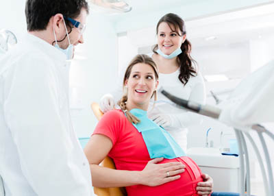 نصائح هامة للعناية بالأسنان خلال الحمل