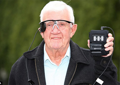 عين إلكترونية تعيد البصر للمكفوفين مقابل 150 ألف استرليني