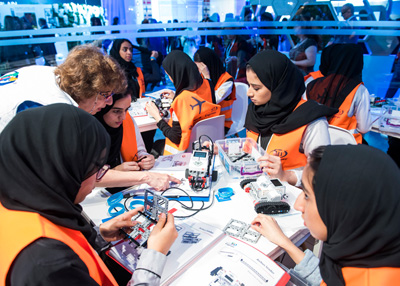 سلسلة نجاحات إماراتية تعزز دعم المرأة العربية في 2016