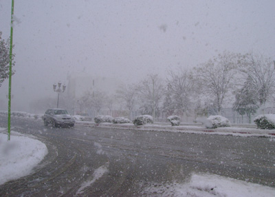 ثلوج كثيفة تغطي مساحات واسعة شمال الجزائر