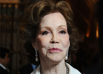 وفاة الممثلة الأمريكية ماري تايلر مور عن 80 عاما