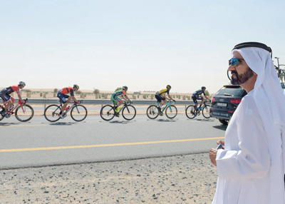 محمد بن راشد يشهد اليوم الأول من طواف دبي