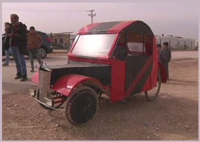 لاجئ سوري يصنع سيارة في مخيم الزعتري من الخردة