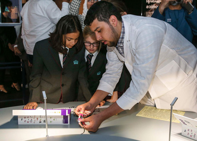 «لنفهم خصائص المادة» شعار «متحف نوبل 2017» في دبي