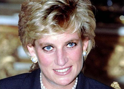 عرض فساتين للأميرة ديانا في بريطانيا بعد 20 عاما على وفاتها