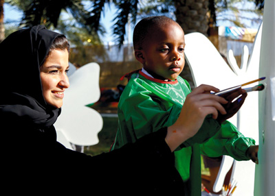 مهرجان «أم الإمارات» يحتفي بإنجازات المرأة