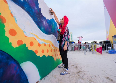 "دبي للثقافة" و "الفن في المدينة" تختاران الفنانين المشاركين في "حافلة الفن"