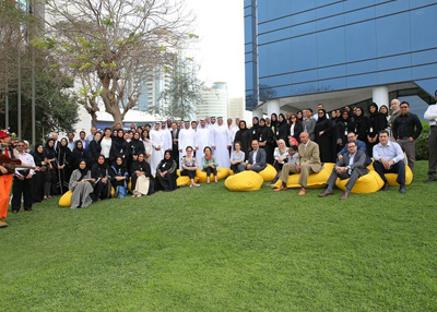 غرفة دبي تنثر السعادة على موظفيها وعملائها