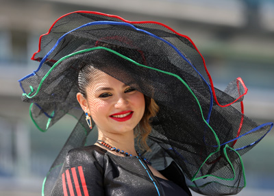 فيديو.. مسابقات الموضة والجمال مشهد جاذب ضمن فعاليات كأس دبي العالمي