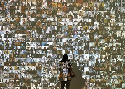 معرض بريطاني يرفع صور "السيلفي" إلى مصاف الفن