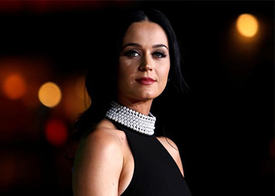 كاتي بيري تنضم إلى شيران وراديوهيد لإحياء مهرجان جلاستنبري في انجلترا