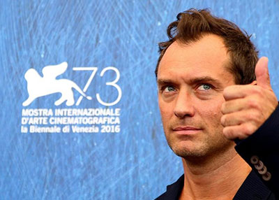 جود لو يجسد شخصية الساحر دمبلدور في الجزء الثاني من "فانتاستيك بيستس"