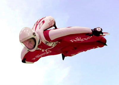 مغامر بريطاني يعتزم القفز الحر من ارتفاع 42 ألف قدم