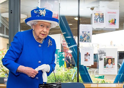 الملكة إليزابيث تكرم شرطيا قتل في هجوم وستمنستر