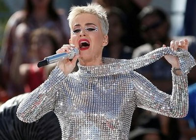 ألبوم (ويتنس) لكيتي بيري يتصدر قائمة بيلبورد